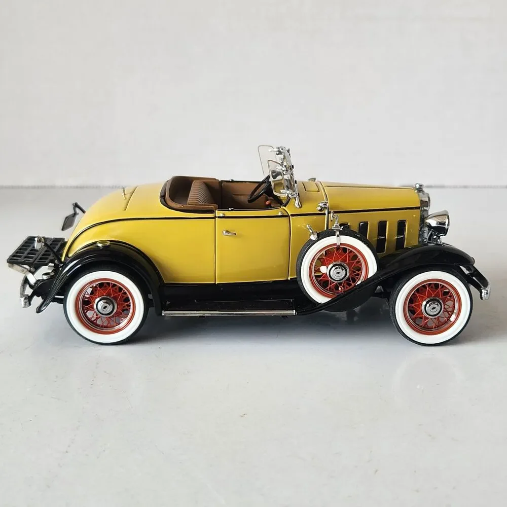 Franklin Mint Yellow 1932 CHEVROLET CONFEDERATE ROADSTER 1:24 w/Papers & Box